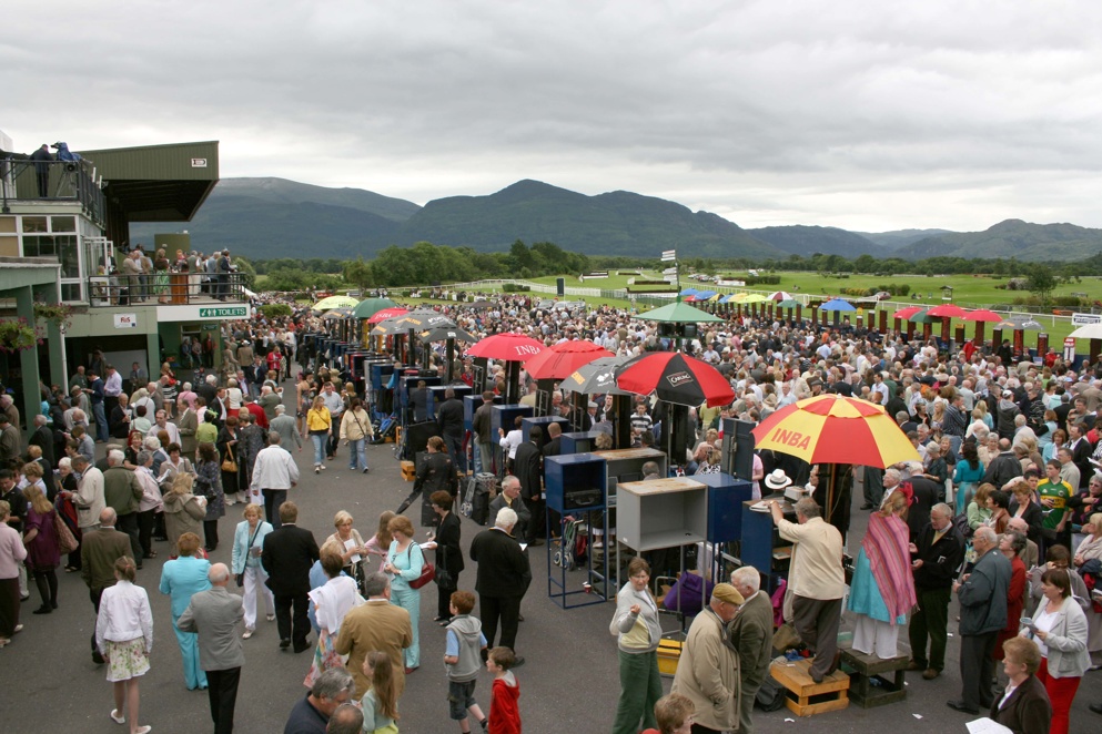 The scenic Killarney racecourse hosts action this evening