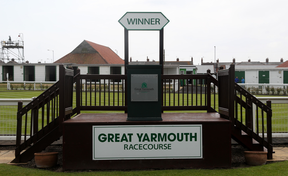 Yarmouth hosts a high class fillies only contest today