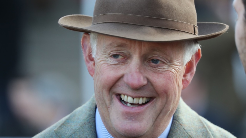 Philip Hobbs can claim Imperial Cup glory at Sandown on Saturday.